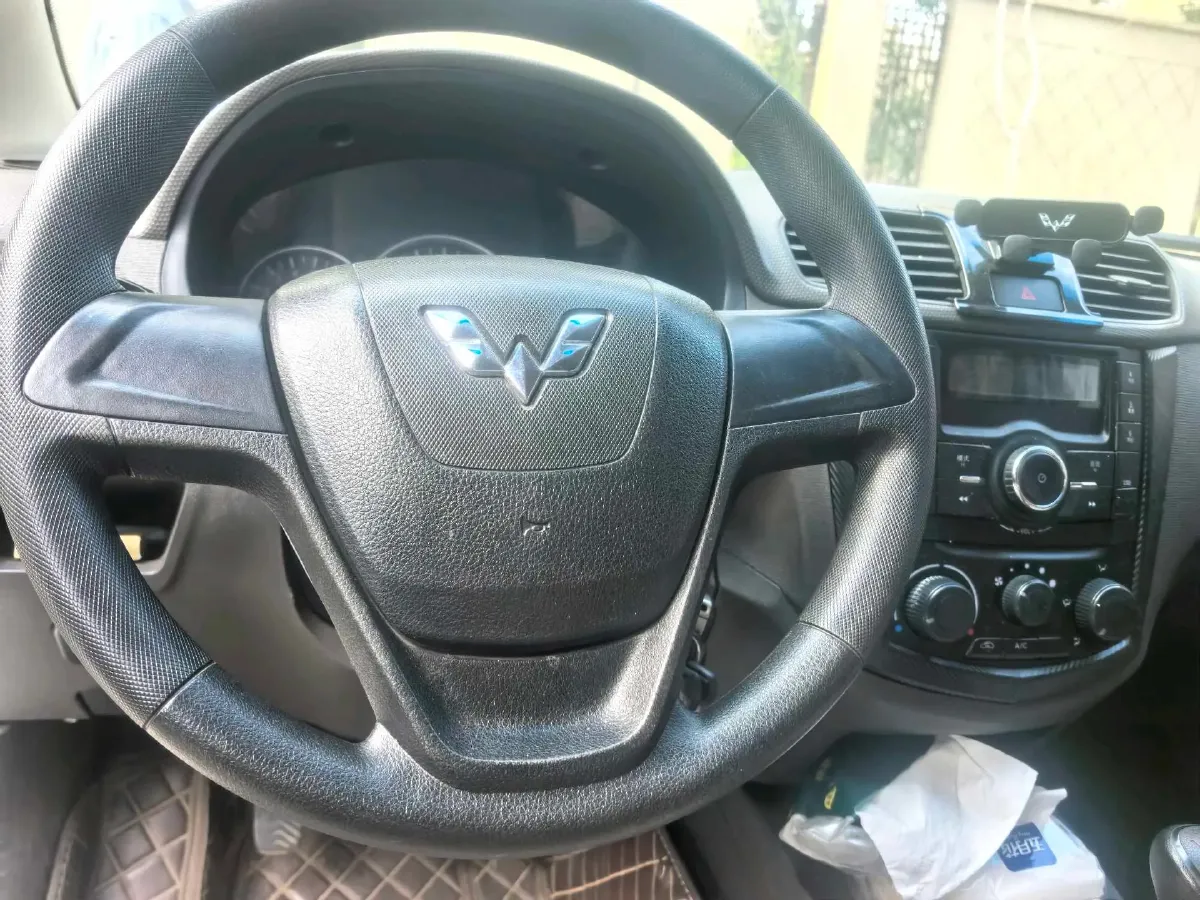 2018 WuLing HongGuang 1.2L 82HP L4 5MT,autocango,china used car exporter,china ev exporter,chinese used car exporter,chinese used ev exporter