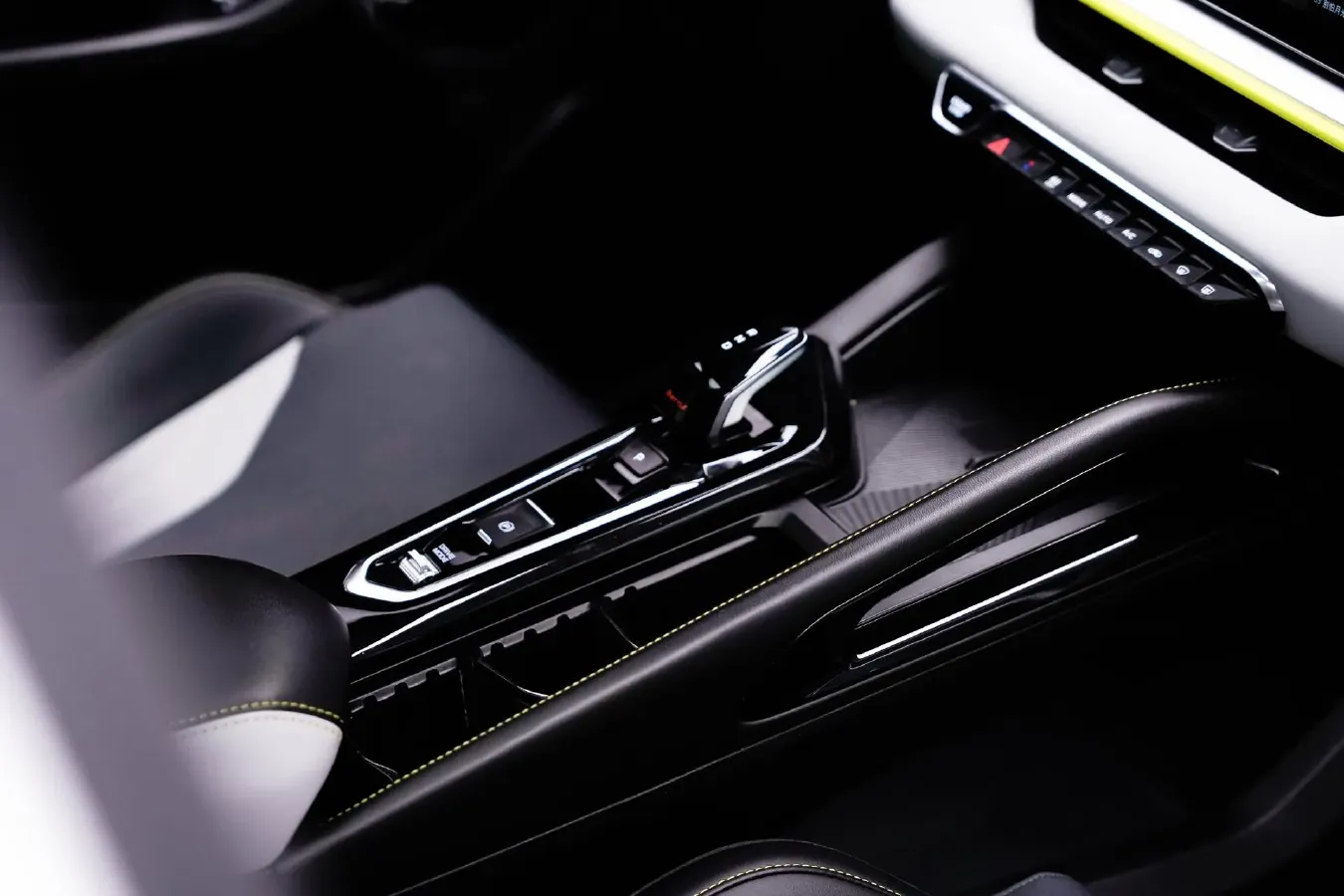 2022 Geely Coolray 1.5T 181HP L4 7DCT,autocango,china used car exporter,china ev exporter,chinese used car exporter,chinese used ev exporter