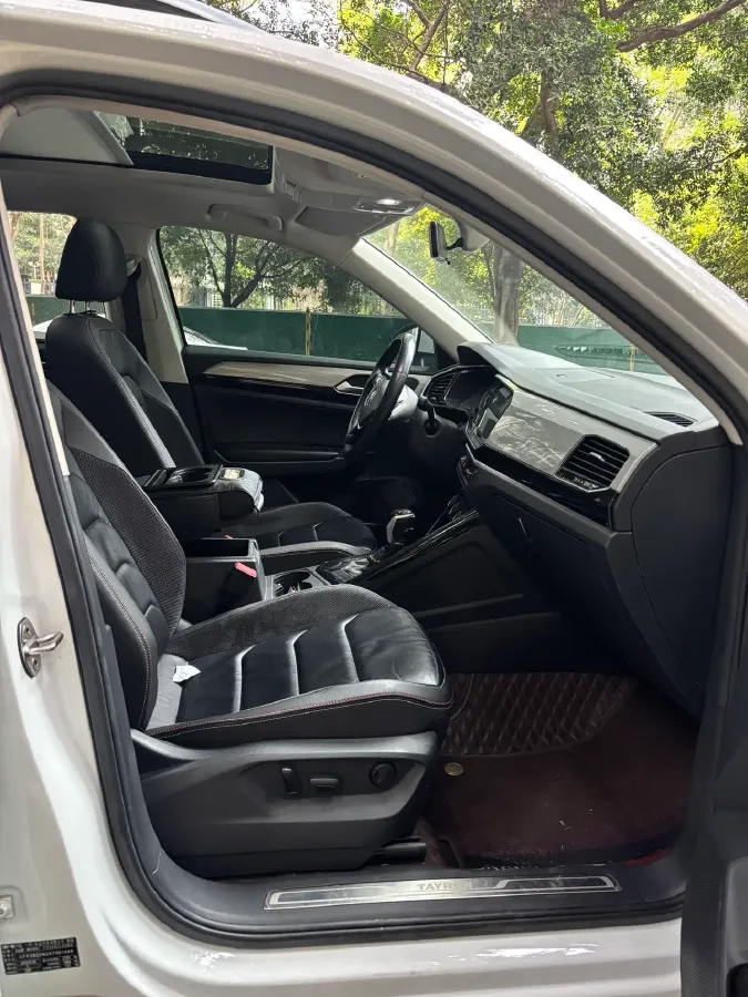 2019 Jeep Cherokee 2.0T 234HP L4 9AT,autocango,china used car exporter,china ev exporter,chinese used car exporter,chinese used ev exporter