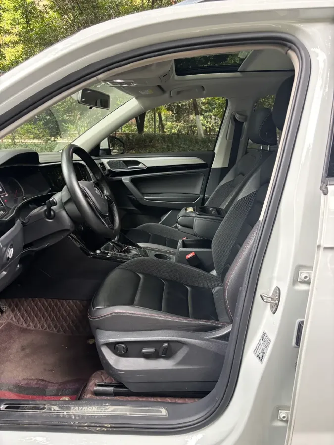 2019 Jeep Cherokee 2.0T 234HP L4 9AT,autocango,china used car exporter,china ev exporter,chinese used car exporter,chinese used ev exporter