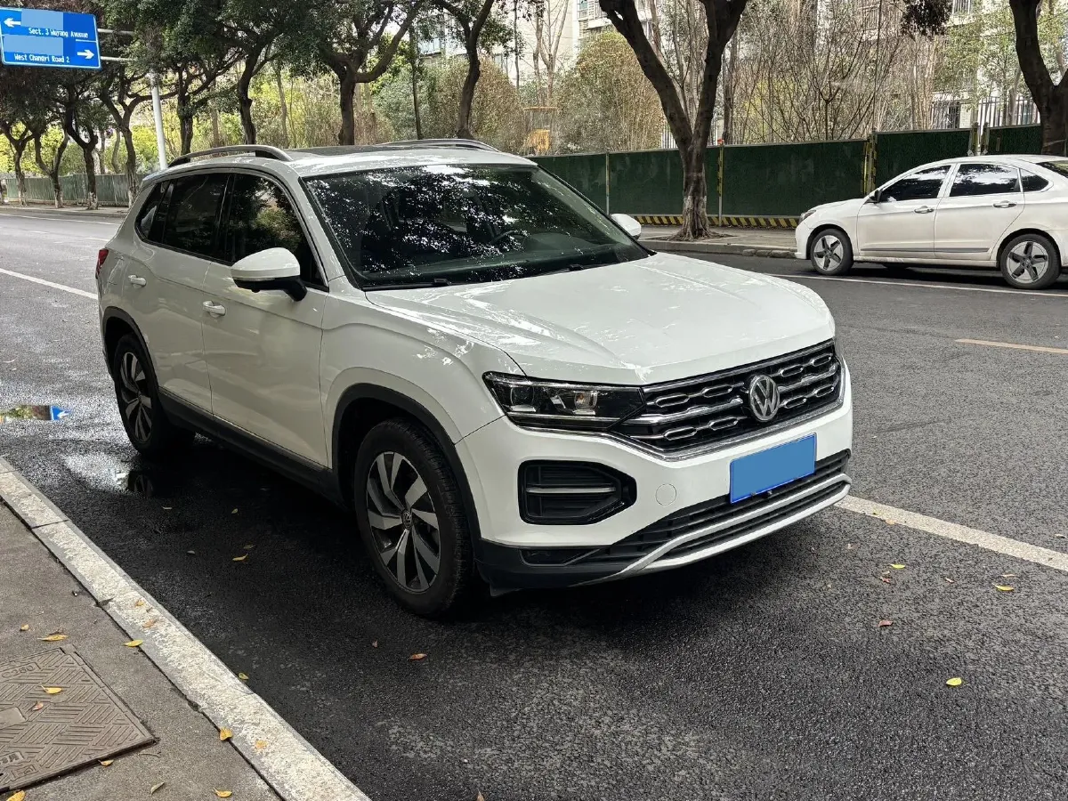 2019 Jeep Cherokee 2.0T 234HP L4 9AT,autocango,china used car exporter,china ev exporter,chinese used car exporter,chinese used ev exporter