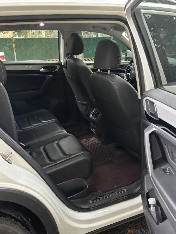 2019 Jeep Cherokee 2.0T 234HP L4 9AT,autocango,china used car exporter,china ev exporter,chinese used car exporter,chinese used ev exporter