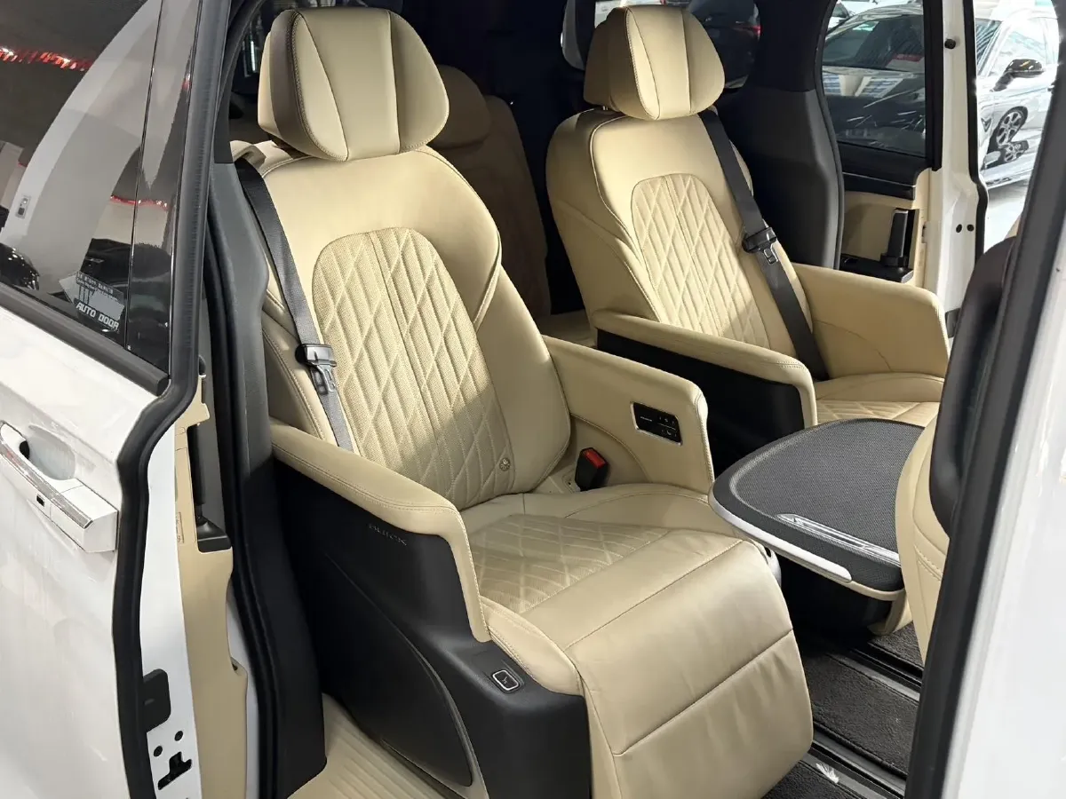 2022 Buick GL8 2.0T 237HP L4 9AT,autocango,china used car exporter,china ev exporter,chinese used car exporter,chinese used ev exporter