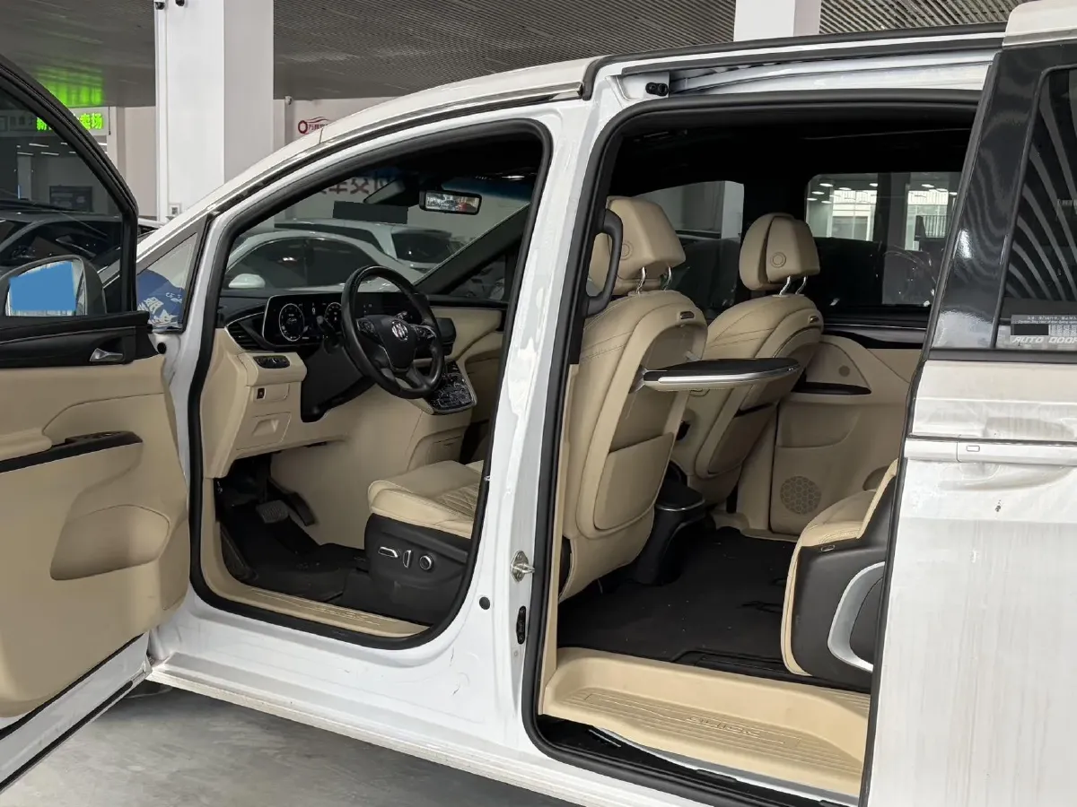2022 Buick GL8 2.0T 237HP L4 9AT,autocango,china used car exporter,china ev exporter,chinese used car exporter,chinese used ev exporter