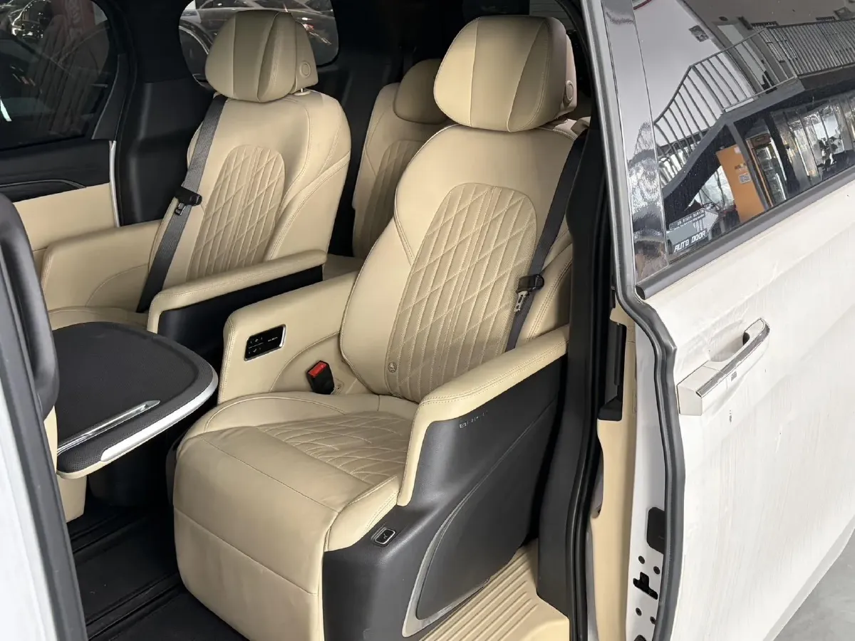 2022 Buick GL8 2.0T 237HP L4 9AT,autocango,china used car exporter,china ev exporter,chinese used car exporter,chinese used ev exporter