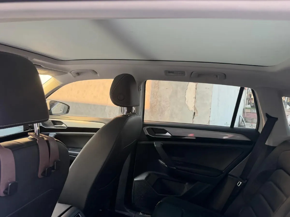 2019 Jeep Cherokee 2.0T 234HP L4 9AT,autocango,china used car exporter,china ev exporter,chinese used car exporter,chinese used ev exporter