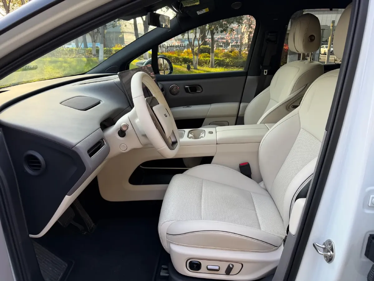 2025 Li i6 BEV,autocango,china used car exporter,china ev exporter,chinese used car exporter,chinese used ev exporter