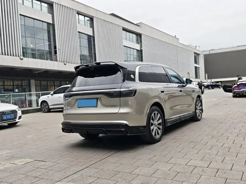 2025 AITO AITO M8 REEV 160HP REEV 53.4KWH,autocango,china used car exporter,china ev exporter,chinese used car exporter,chinese used ev exporter