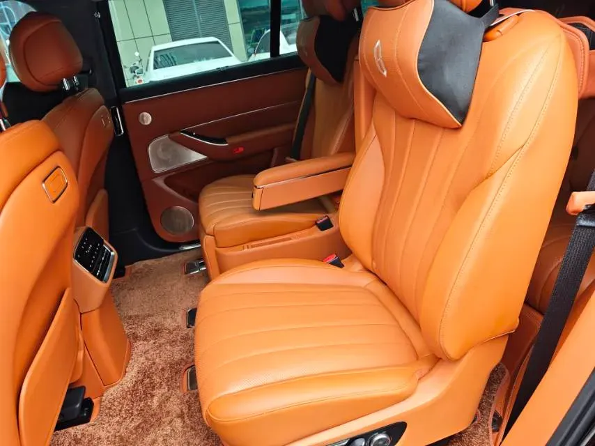 2025 AITO AITO M8 REEV 160HP REEV 53.4KWH,autocango,china used car exporter,china ev exporter,chinese used car exporter,chinese used ev exporter