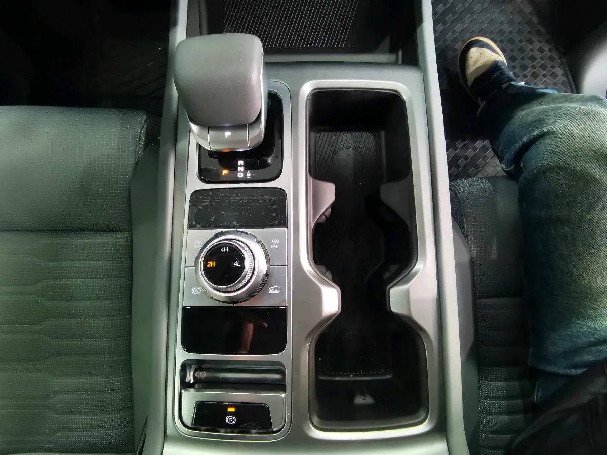 2023 Beijing BJ40 2.0T 224HP L4 8AT,autocango,china used car exporter,china ev exporter,chinese used car exporter,chinese used ev exporter