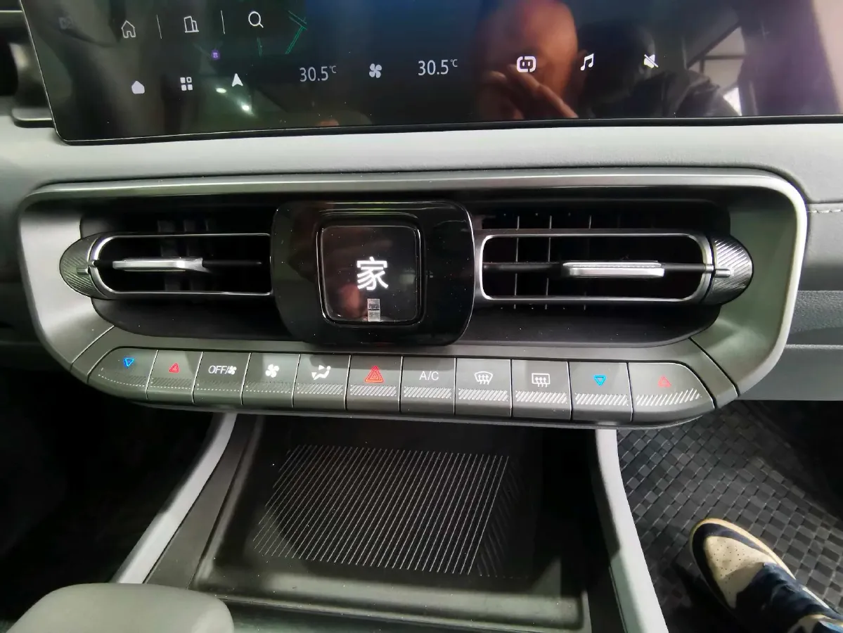 2023 Beijing BJ40 2.0T 224HP L4 8AT,autocango,china used car exporter,china ev exporter,chinese used car exporter,chinese used ev exporter