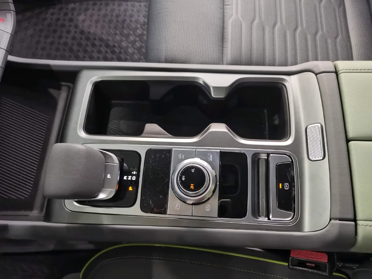 2023 Beijing BJ40 2.0T 224HP L4 8AT,autocango,china used car exporter,china ev exporter,chinese used car exporter,chinese used ev exporter