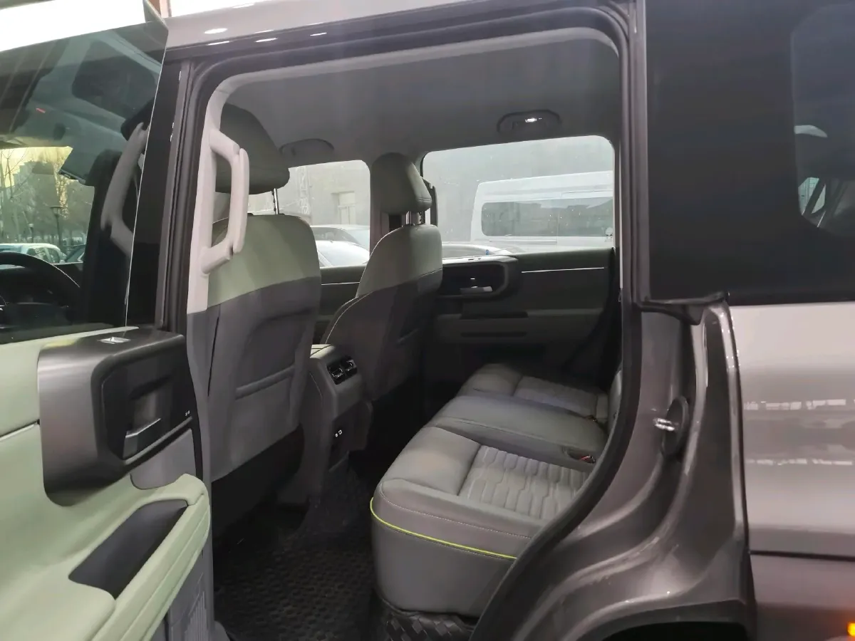 2023 Beijing BJ40 2.0T 224HP L4 8AT,autocango,china used car exporter,china ev exporter,chinese used car exporter,chinese used ev exporter