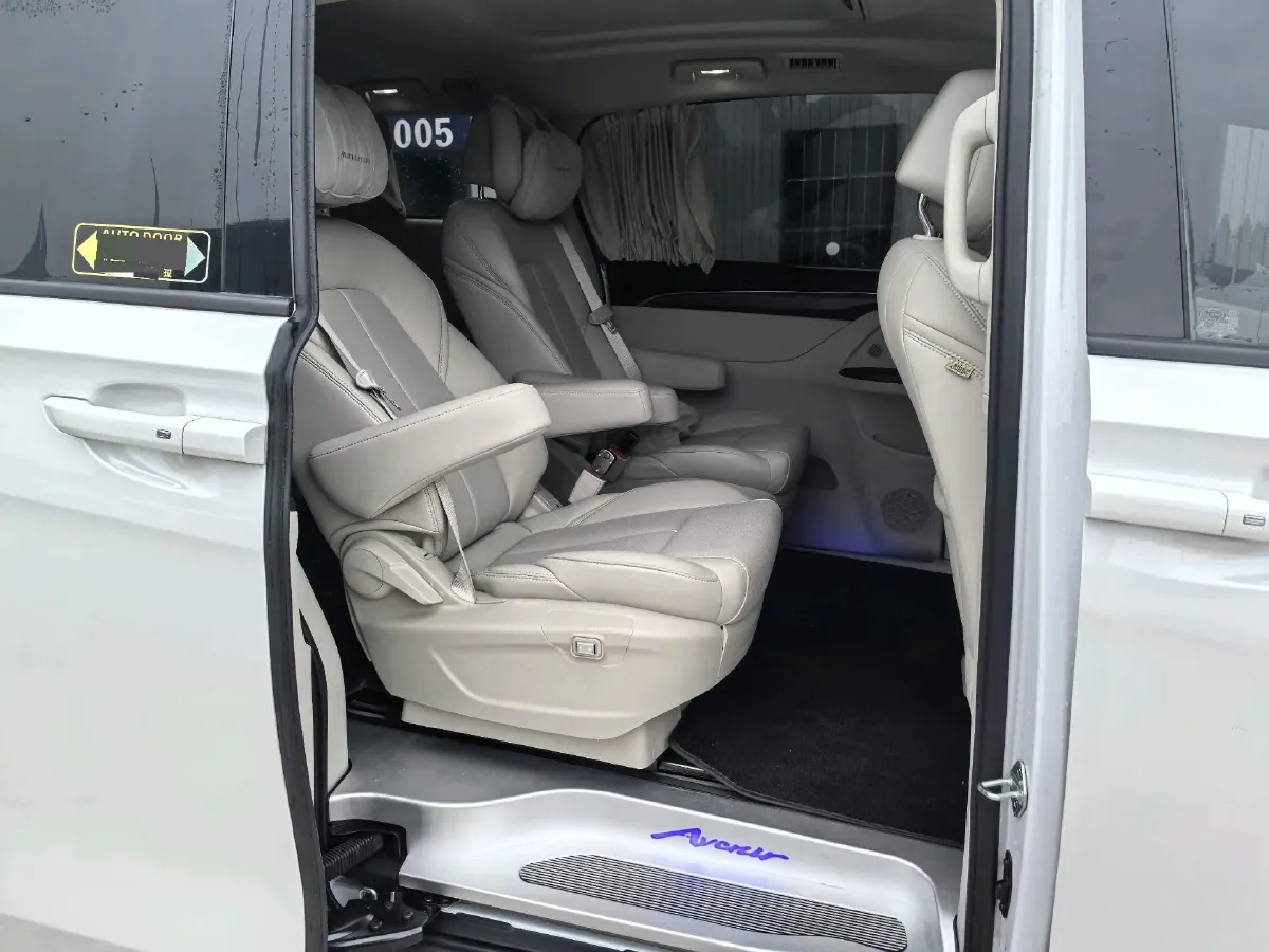 2023 Buick GL8 2.0T 237HP L4 9AT,autocango,china used car exporter,china ev exporter,chinese used car exporter,chinese used ev exporter