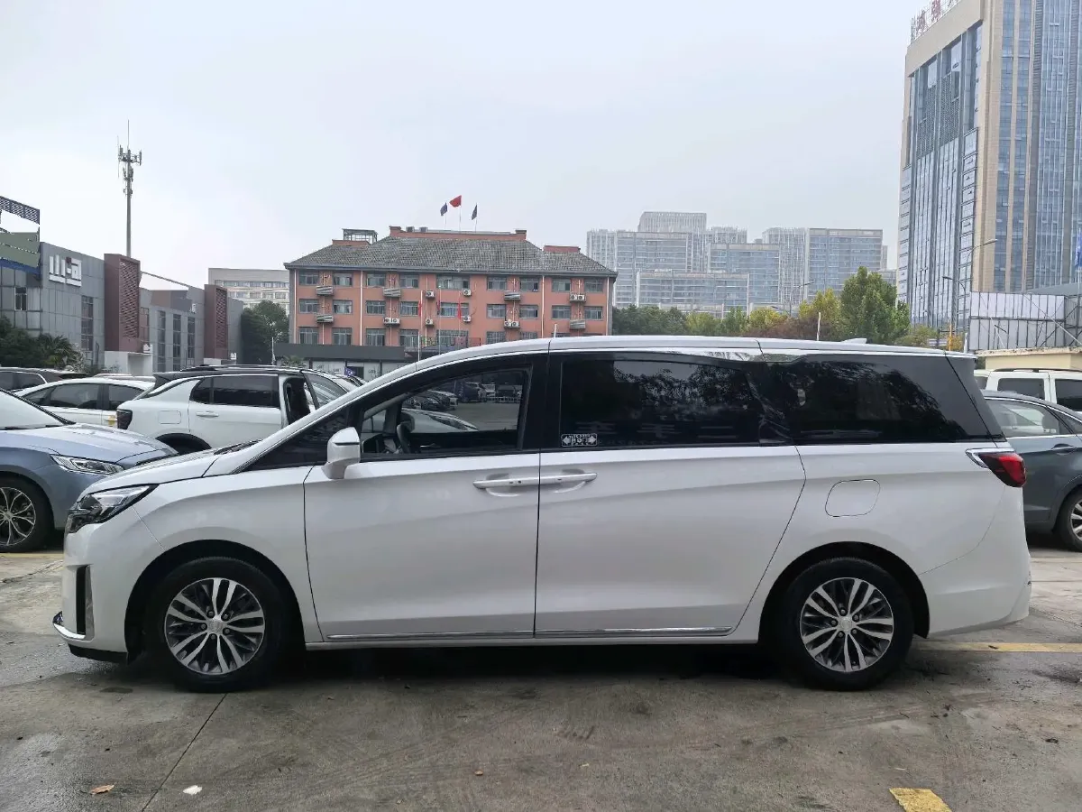 2023 Buick GL8 2.0T 237HP L4 9AT,autocango,china used car exporter,china ev exporter,chinese used car exporter,chinese used ev exporter