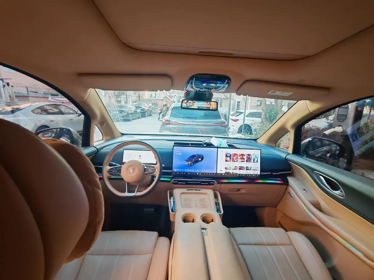 2025 Voyah Dream 1.5T 150HP L4 PHEV 41.7KWH,autocango,china used car exporter,china ev exporter,chinese used car exporter,chinese used ev exporter