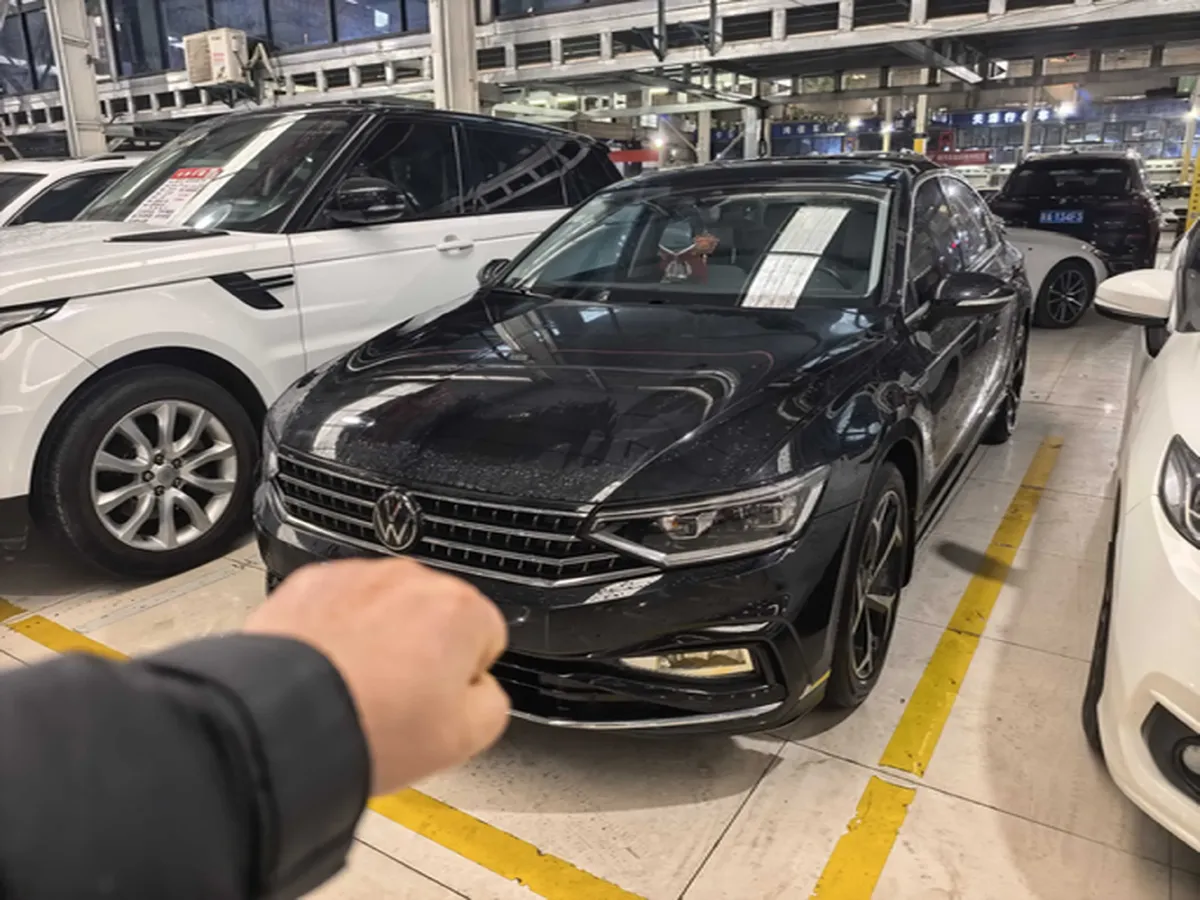2023 Volkswagen Magotan 2.0T 186HP L4 7DCT,autocango,china used car exporter,china ev exporter,chinese used car exporter,chinese used ev exporter