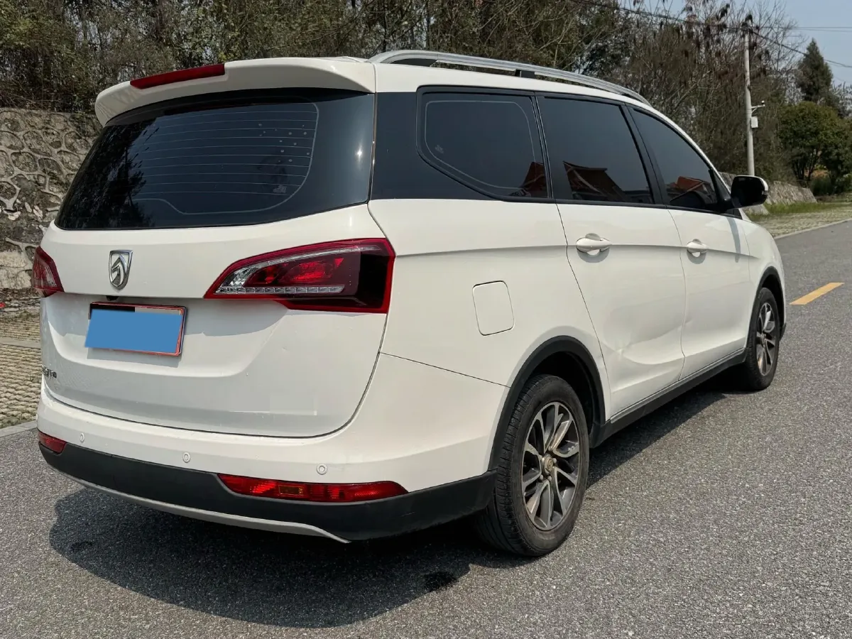 2019 BaoJun 730 1.5L 105HP L4 6MT,autocango,china used car exporter,china ev exporter,chinese used car exporter,chinese used ev exporter