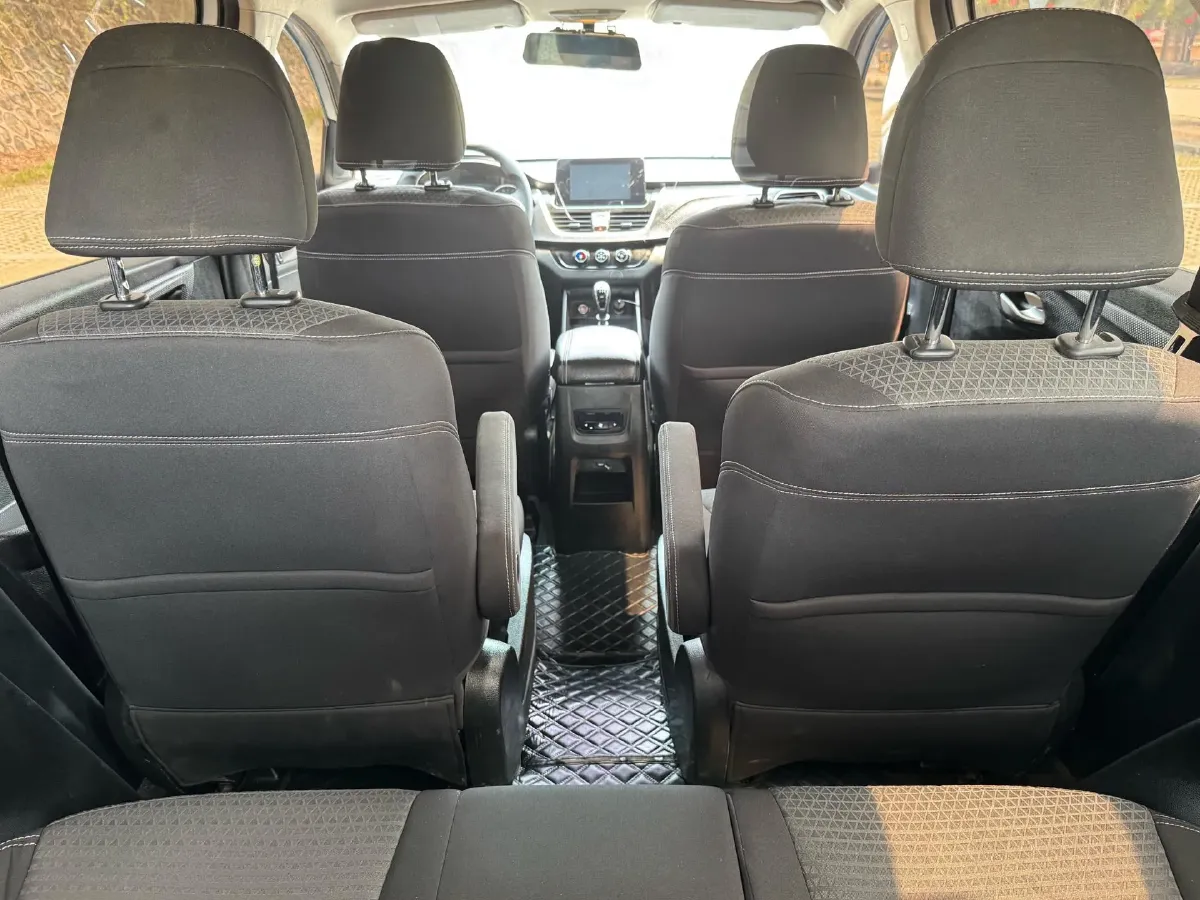 2019 BaoJun 730 1.5L 105HP L4 6MT,autocango,china used car exporter,china ev exporter,chinese used car exporter,chinese used ev exporter