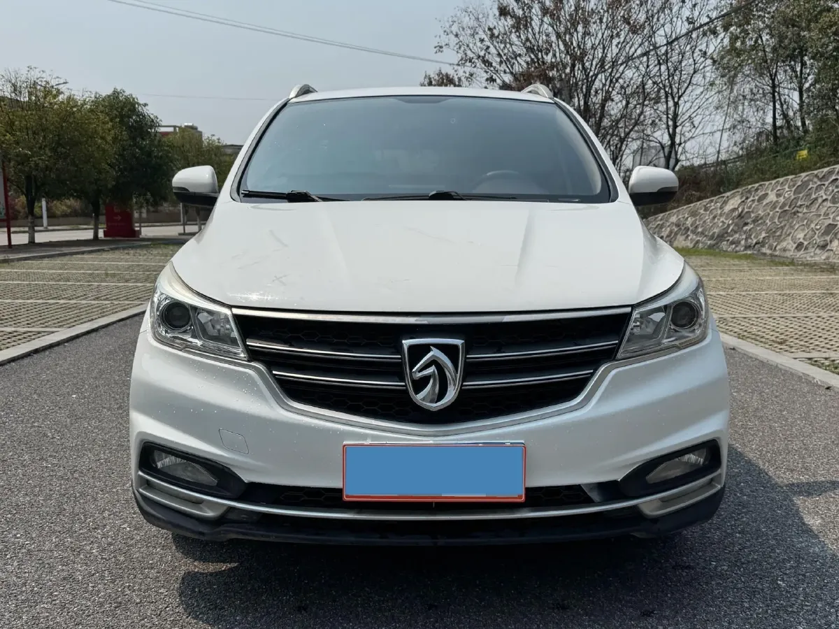 2019 BaoJun 730 1.5L 105HP L4 6MT,autocango,china used car exporter,china ev exporter,chinese used car exporter,chinese used ev exporter