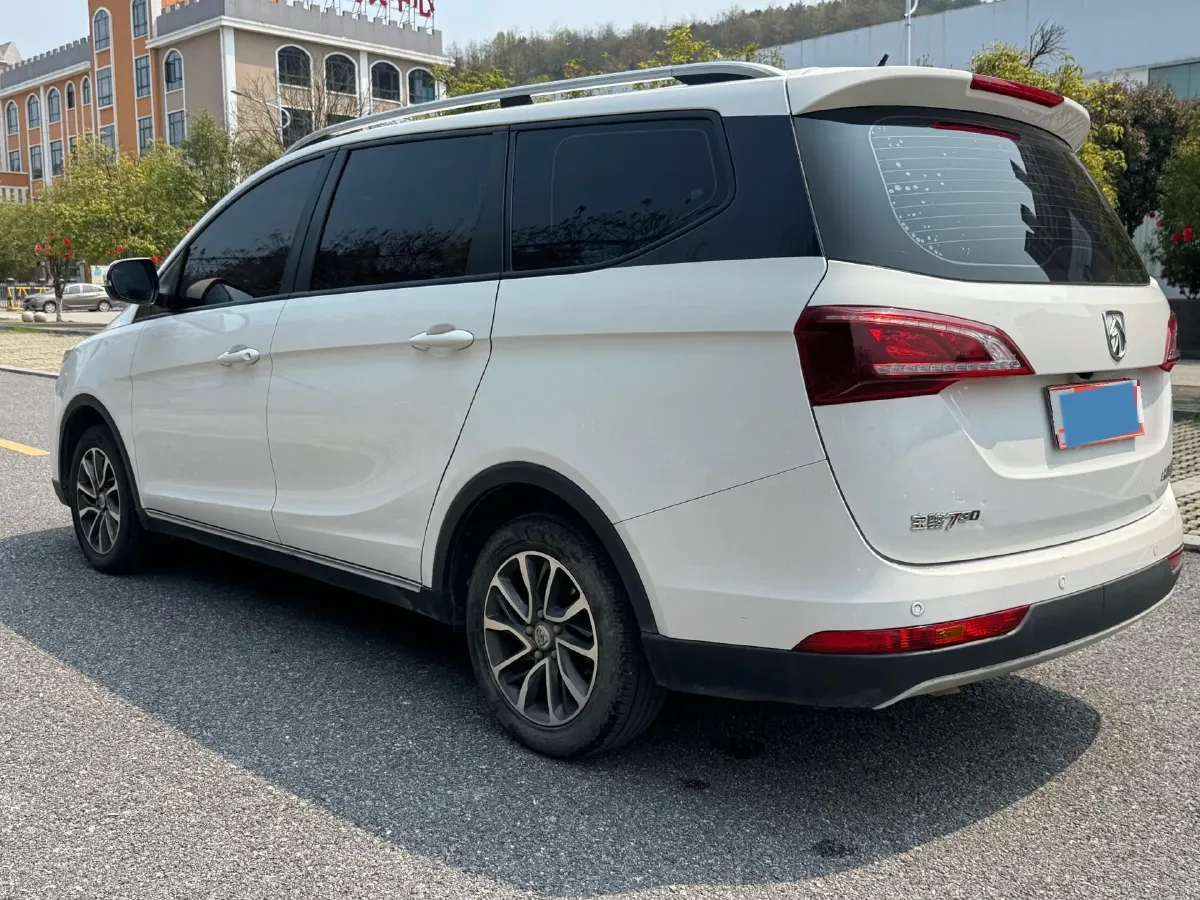 2019 BaoJun 730 1.5L 105HP L4 6MT,autocango,china used car exporter,china ev exporter,chinese used car exporter,chinese used ev exporter