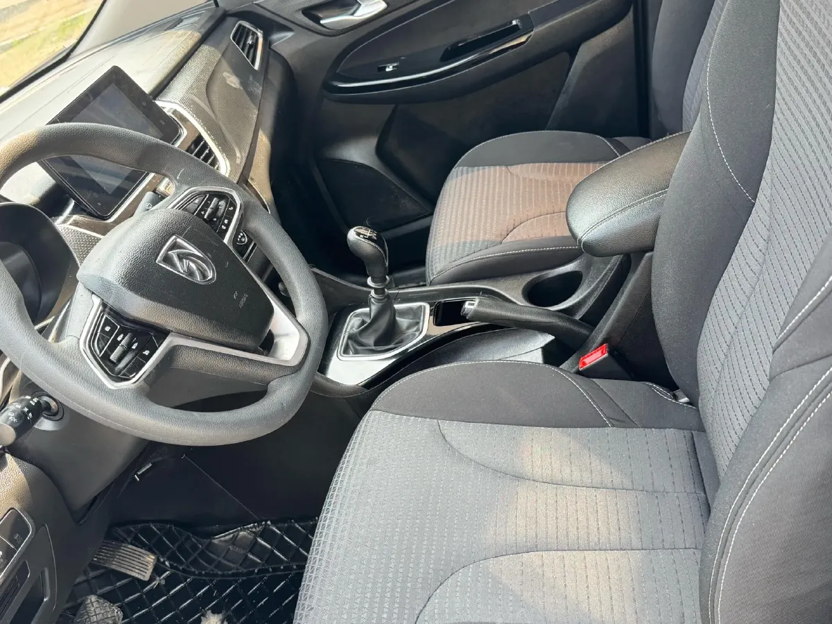 2019 BaoJun 730 1.5L 105HP L4 6MT,autocango,china used car exporter,china ev exporter,chinese used car exporter,chinese used ev exporter