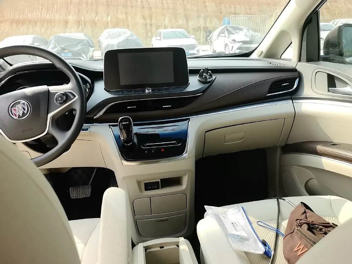 2022 Buick GL8 2.0T 237HP L4 9AT,autocango,china used car exporter,china ev exporter,chinese used car exporter,chinese used ev exporter