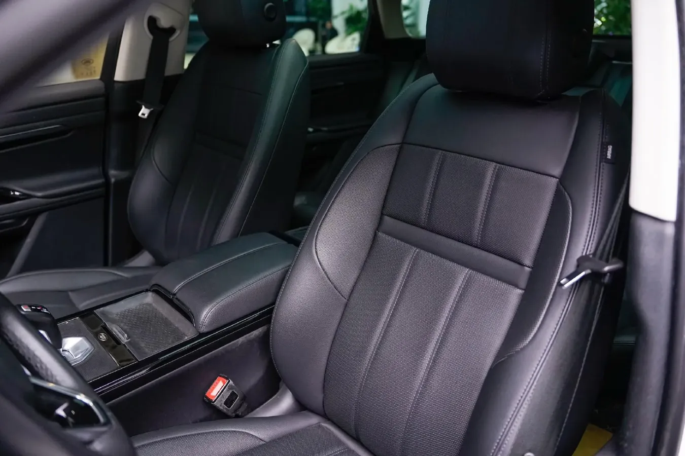 2022 Land Rover Range Rover Evoque 2.0T 200HP L4 9AT,autocango,china used car exporter,china ev exporter,chinese used car exporter,chinese used ev exporter