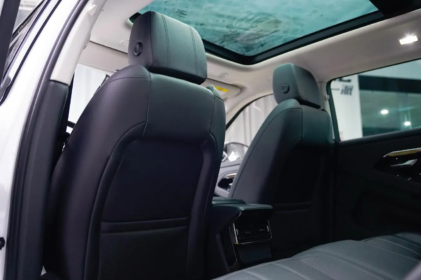 2022 Land Rover Range Rover Evoque 2.0T 200HP L4 9AT,autocango,china used car exporter,china ev exporter,chinese used car exporter,chinese used ev exporter