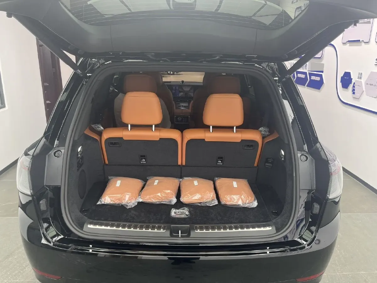 2025 AITO AITO M9 REEV 160HP REEV 52KWH,autocango,china used car exporter,china ev exporter,chinese used car exporter,chinese used ev exporter