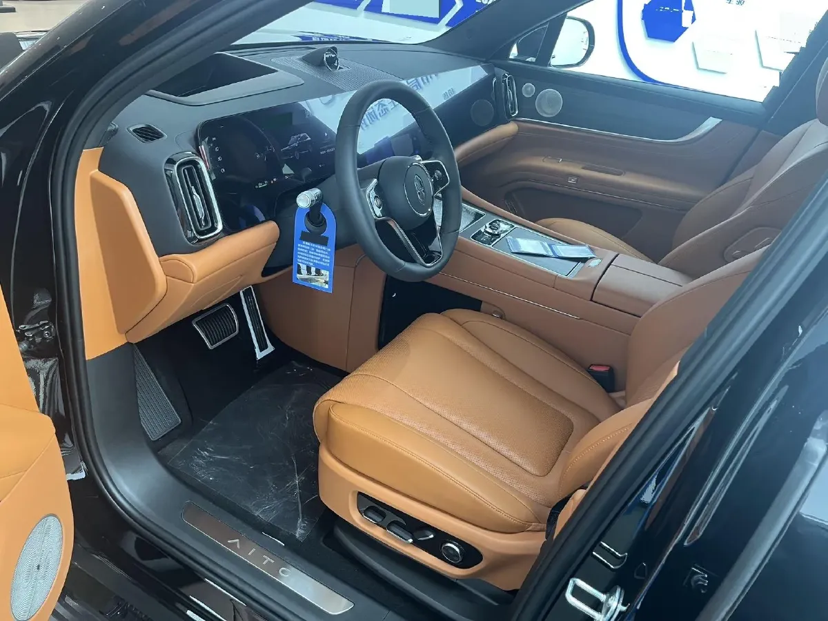 2025 AITO AITO M9 REEV 160HP REEV 52KWH,autocango,china used car exporter,china ev exporter,chinese used car exporter,chinese used ev exporter