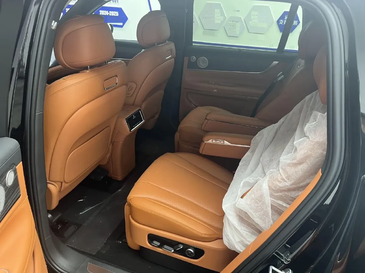 2025 AITO AITO M9 REEV 160HP REEV 52KWH,autocango,china used car exporter,china ev exporter,chinese used car exporter,chinese used ev exporter