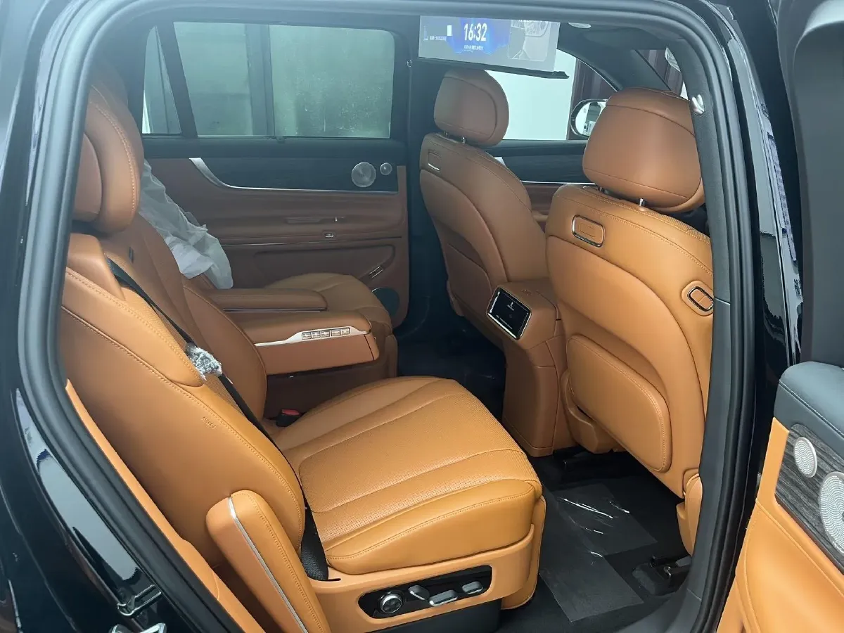 2025 AITO AITO M9 REEV 160HP REEV 52KWH,autocango,china used car exporter,china ev exporter,chinese used car exporter,chinese used ev exporter