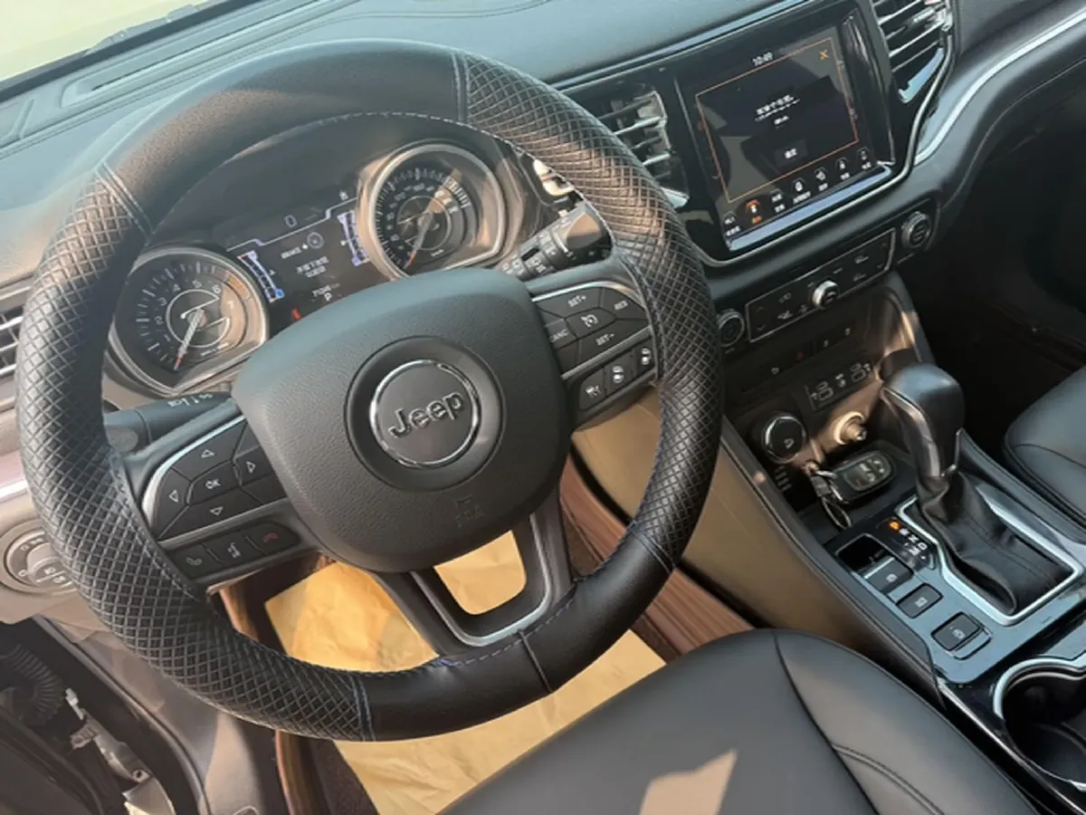 2018 Jeep Grand Commander 2.0T 265HP L4 9AT,autocango,china used car exporter,china ev exporter,chinese used car exporter,chinese used ev exporter