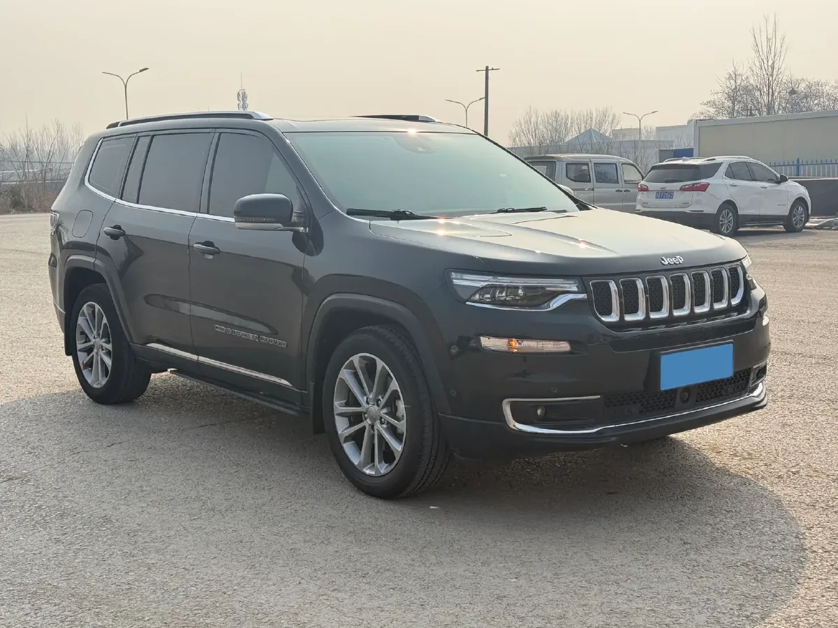 2018 Jeep Grand Commander 2.0T 265HP L4 9AT,autocango,china used car exporter,china ev exporter,chinese used car exporter,chinese used ev exporter
