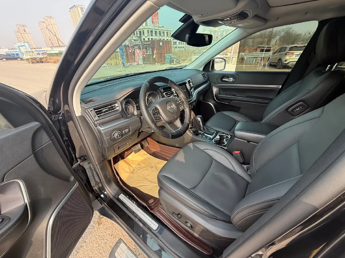 2018 Jeep Grand Commander 2.0T 265HP L4 9AT,autocango,china used car exporter,china ev exporter,chinese used car exporter,chinese used ev exporter