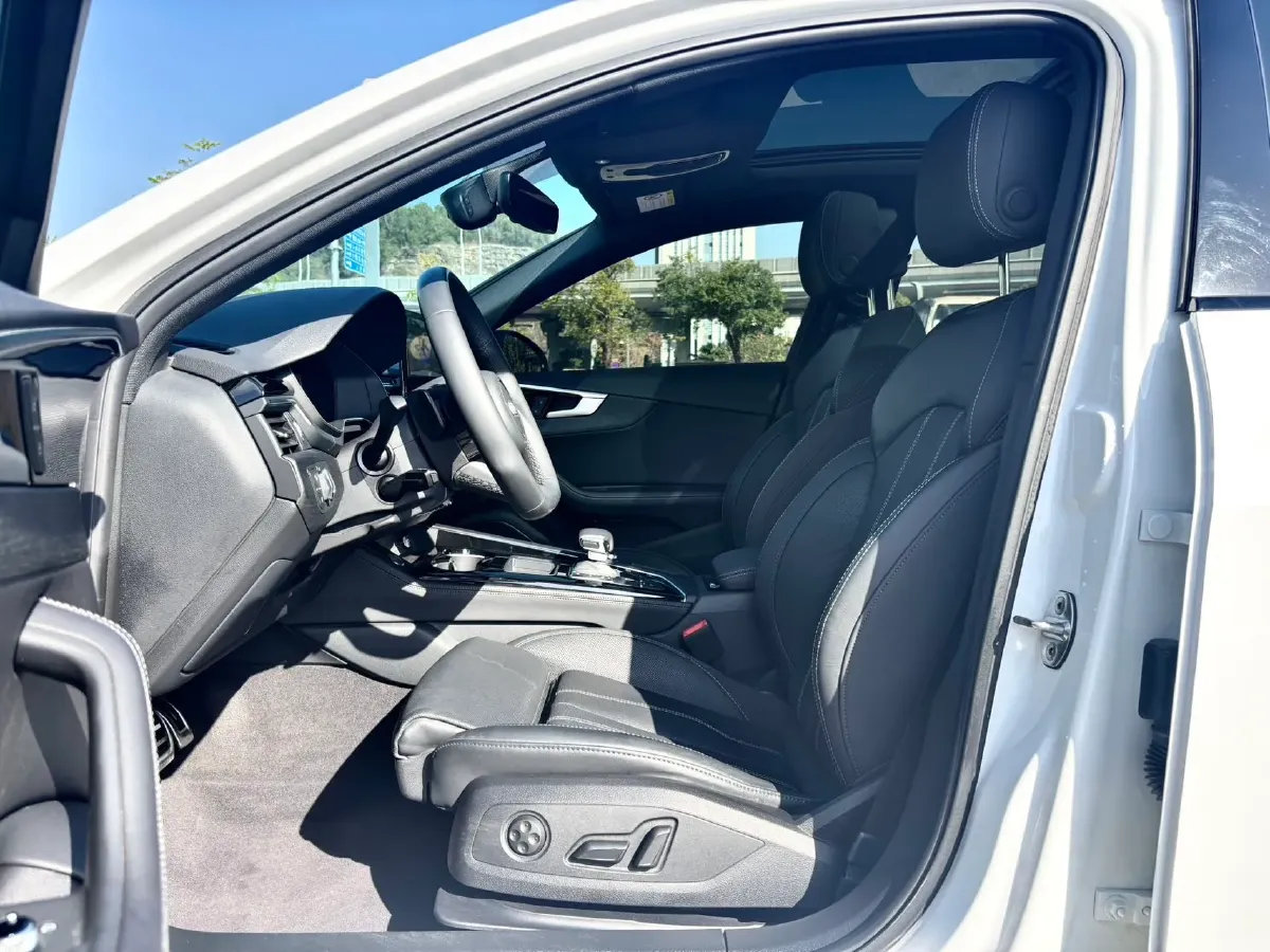 2023 Audi A4L 2.0T 190HP L4 7DCT,autocango,china used car exporter,china ev exporter,chinese used car exporter,chinese used ev exporter