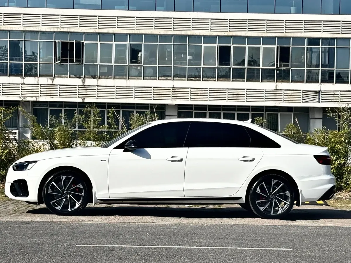 2023 Audi A4L 2.0T 190HP L4 7DCT,autocango,china used car exporter,china ev exporter,chinese used car exporter,chinese used ev exporter