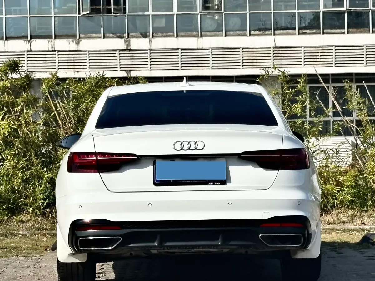 2023 Audi A4L 2.0T 190HP L4 7DCT,autocango,china used car exporter,china ev exporter,chinese used car exporter,chinese used ev exporter