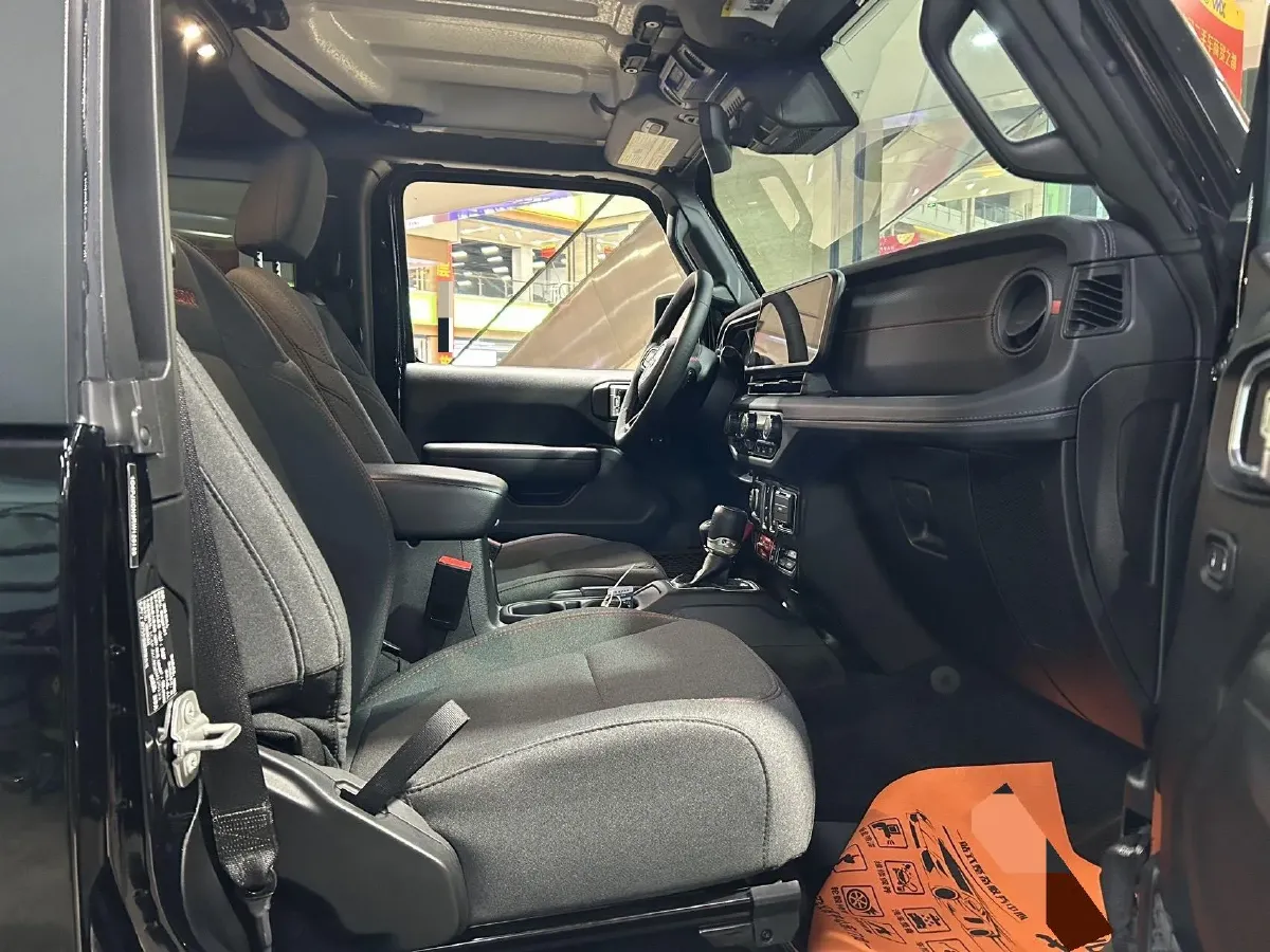 2024 Jeep Wrangler 2.0T 266HP L4 8AT,autocango,china used car exporter,china ev exporter,chinese used car exporter,chinese used ev exporter