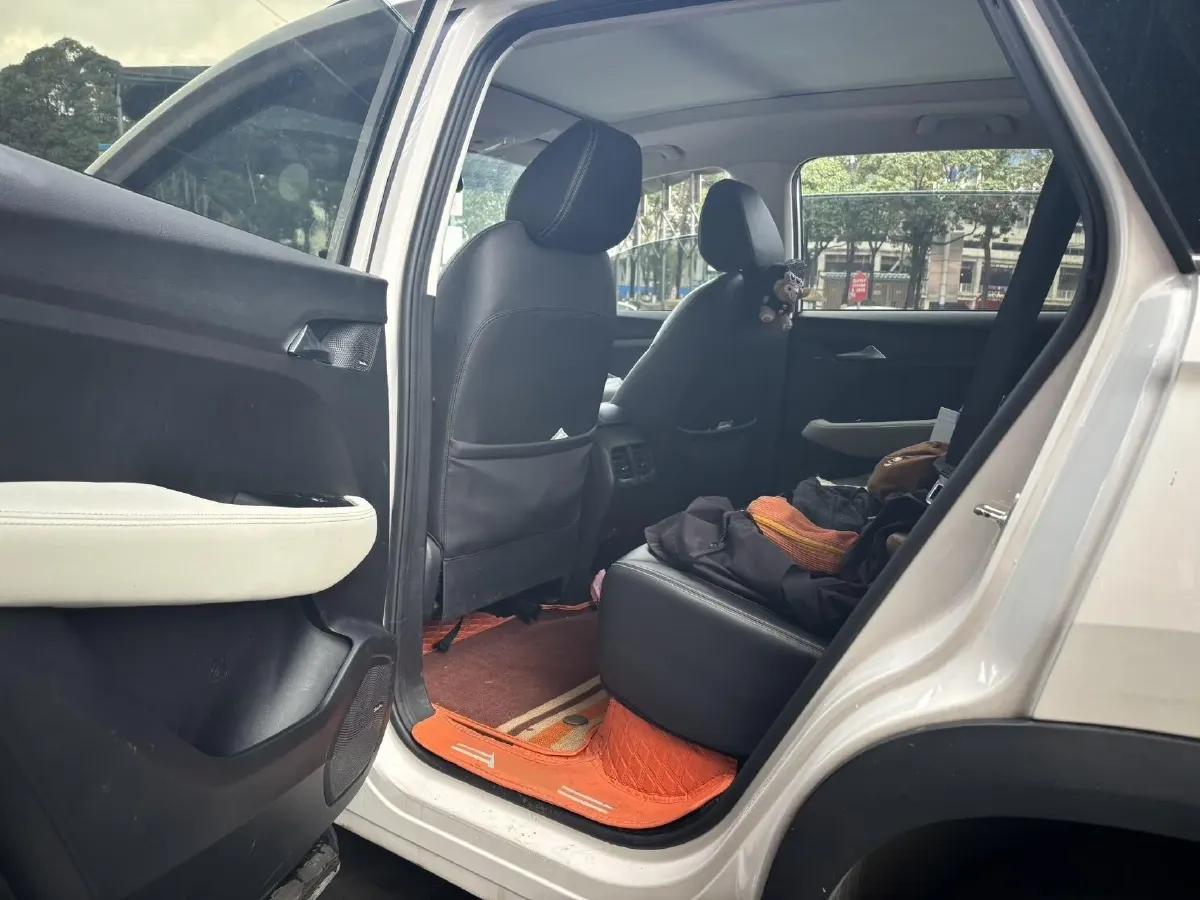 2019 BaoJun 530 1.5T 151HP L4 CVT,autocango,china used car exporter,china ev exporter,chinese used car exporter,chinese used ev exporter
