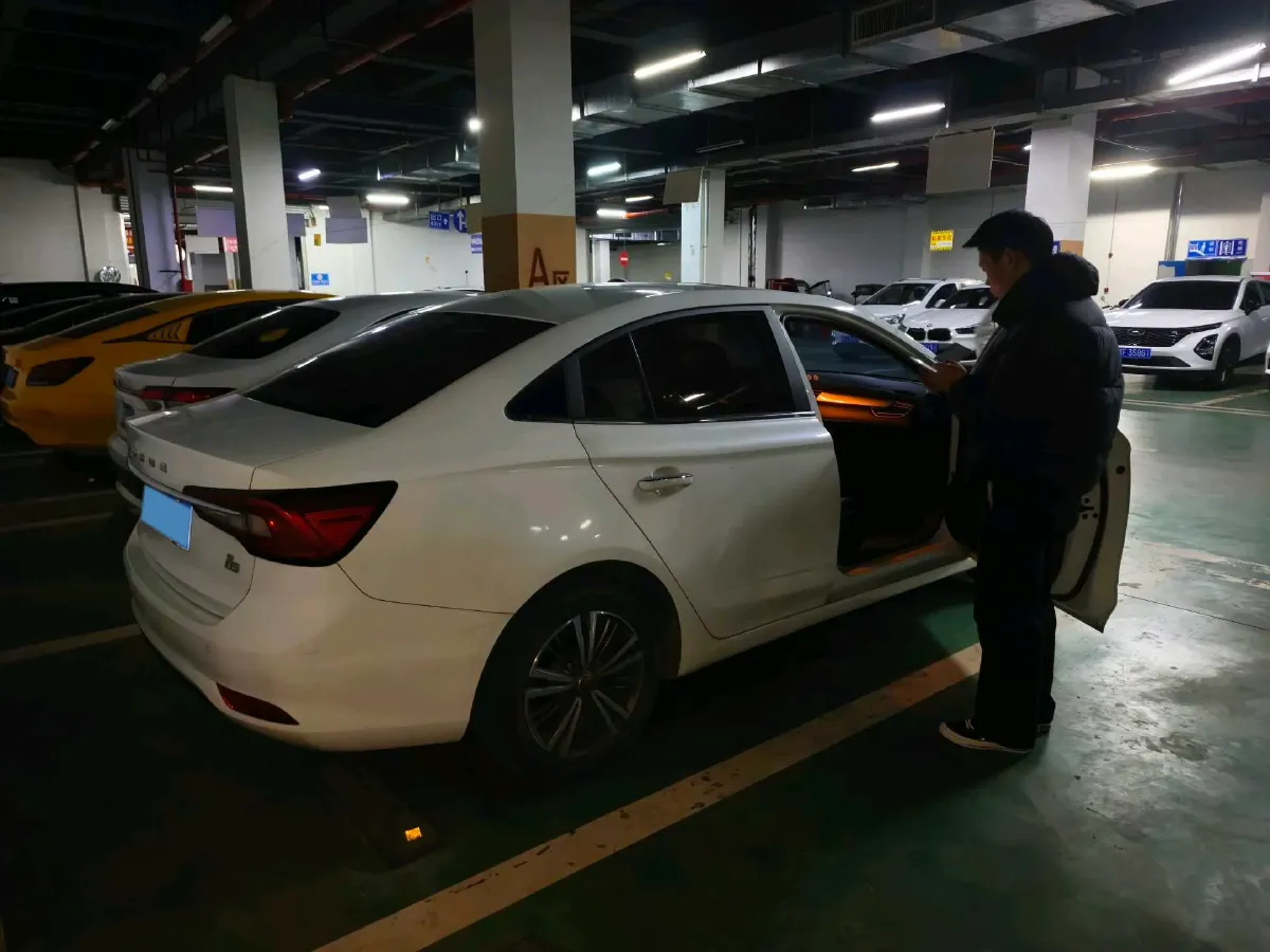 2019 Roewe i5 1.5L 120HP L4 CVT,autocango,china used car exporter,china ev exporter,chinese used car exporter,chinese used ev exporter