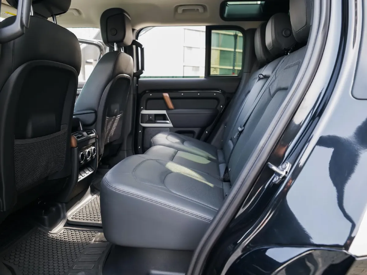 2023 Land Rover Defender 3.0T 400HP L6 8AT,autocango,china used car exporter,china ev exporter,chinese used car exporter,chinese used ev exporter