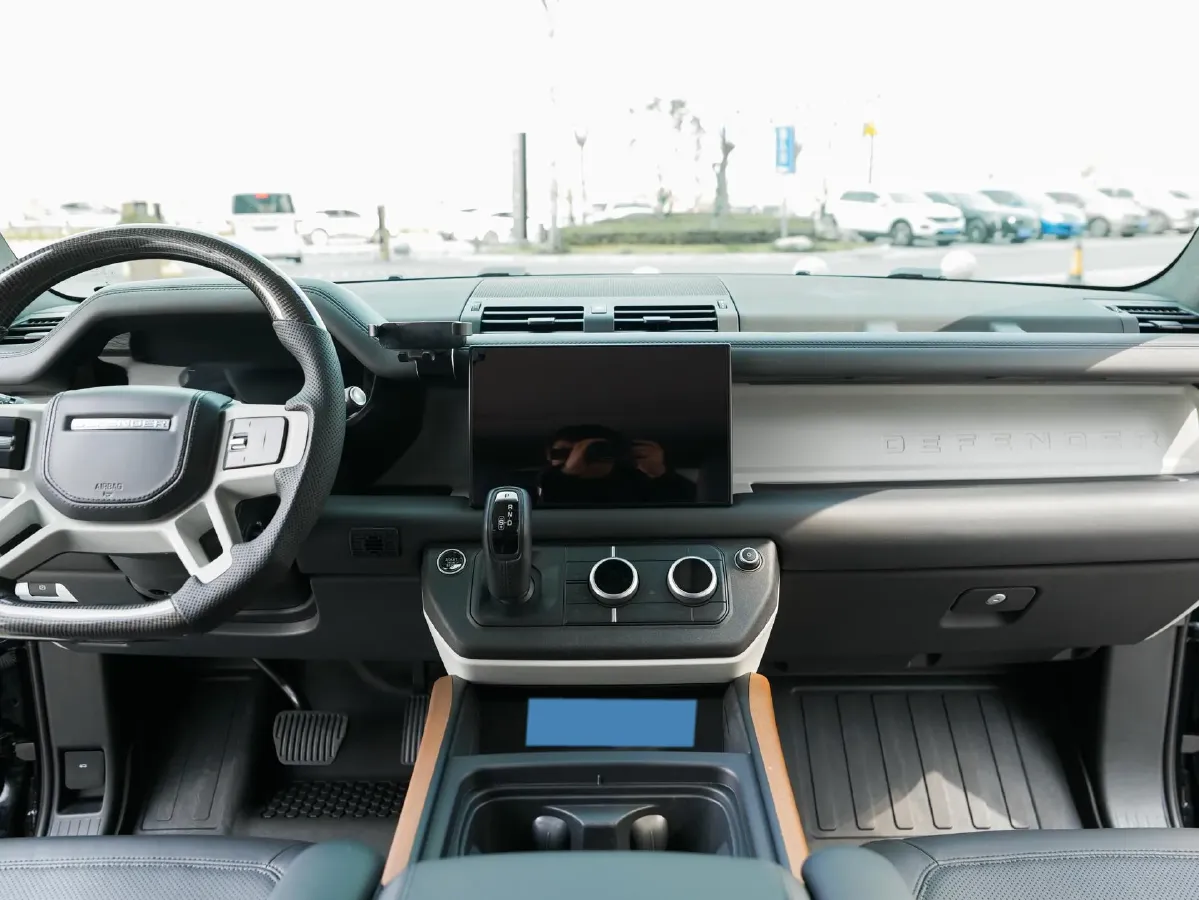 2023 Land Rover Defender 3.0T 400HP L6 8AT,autocango,china used car exporter,china ev exporter,chinese used car exporter,chinese used ev exporter