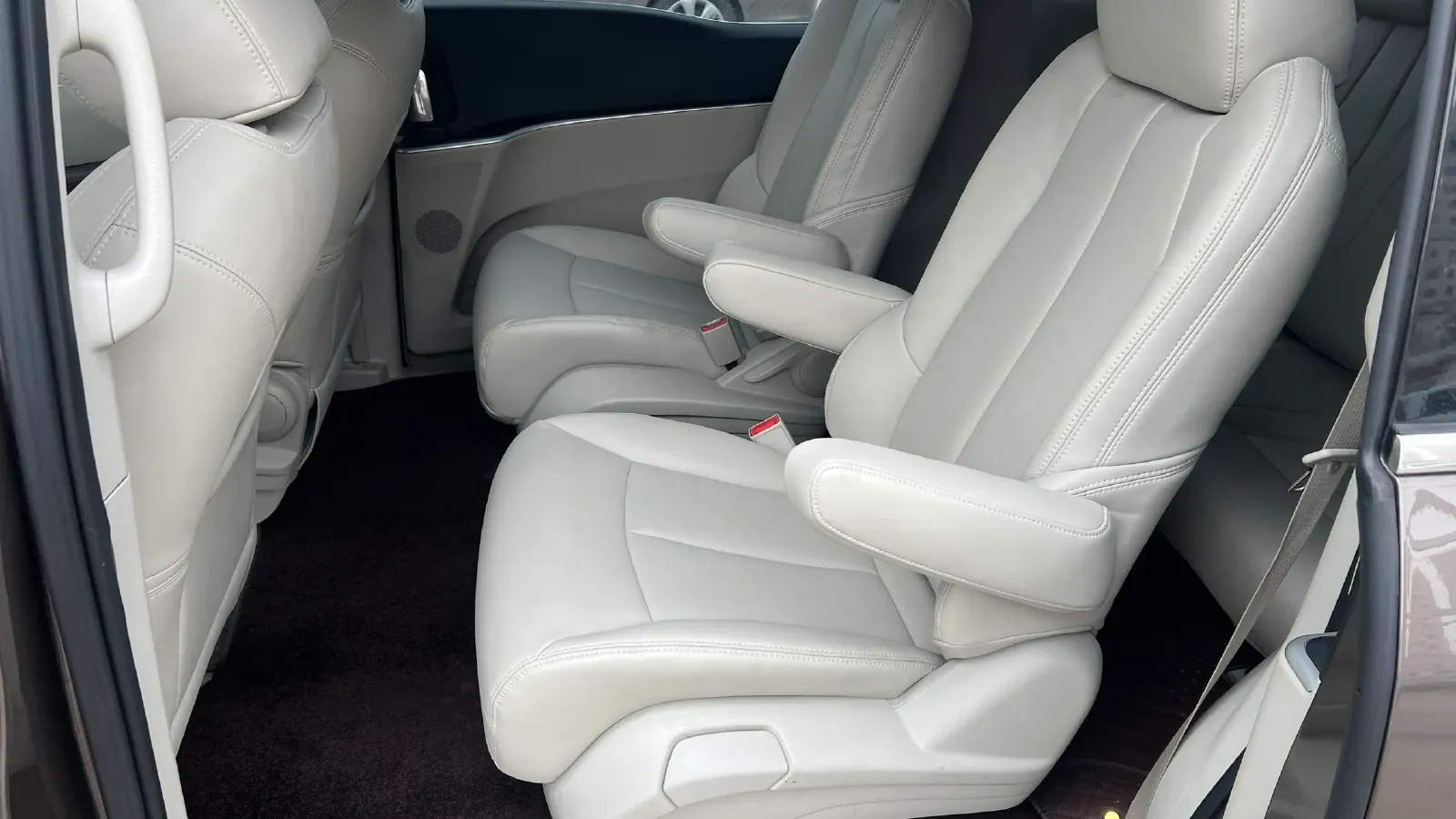 2021 Buick GL8 2.0T 237HP L4 9AT,autocango,china used car exporter,china ev exporter,chinese used car exporter,chinese used ev exporter