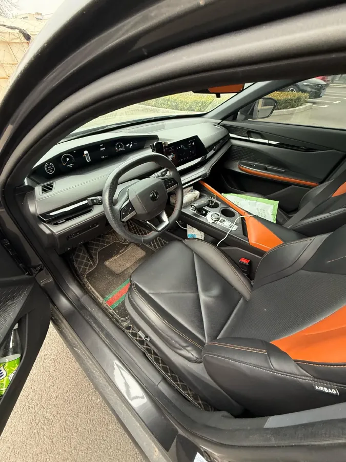 2022 ChangAn UNI-V 1.5T 188HP L4 7DCT,autocango,china used car exporter,china ev exporter,chinese used car exporter,chinese used ev exporter