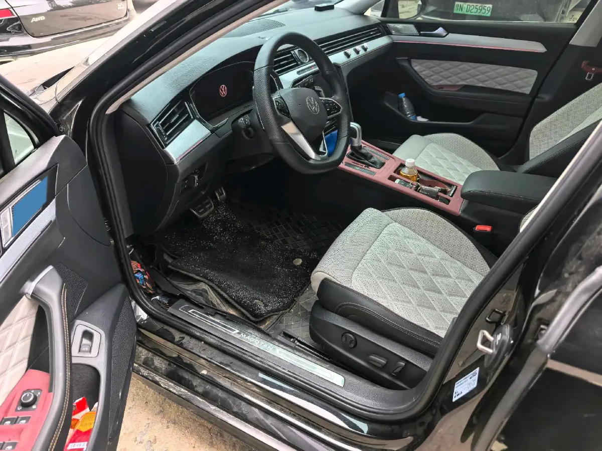 2025 Volkswagen Magotan 2.0T 186HP L4 7DCT,autocango,china used car exporter,china ev exporter,chinese used car exporter,chinese used ev exporter
