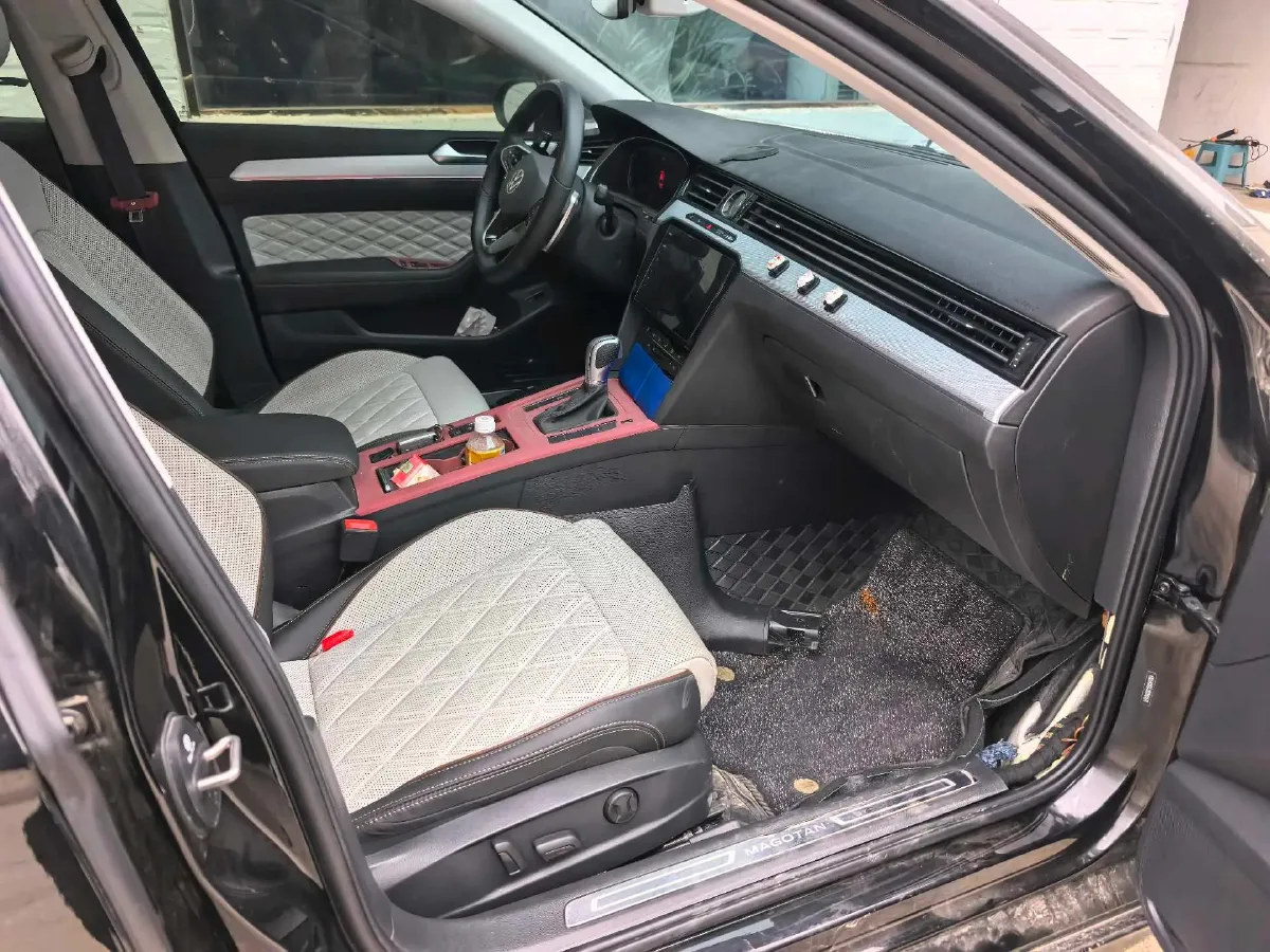 2025 Volkswagen Magotan 2.0T 186HP L4 7DCT,autocango,china used car exporter,china ev exporter,chinese used car exporter,chinese used ev exporter