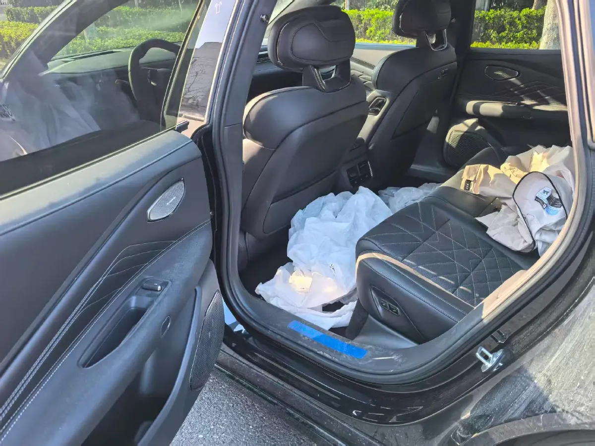 2025 LYNK&CO Z10 BEV 95KWH,autocango,china used car exporter,china ev exporter,chinese used car exporter,chinese used ev exporter