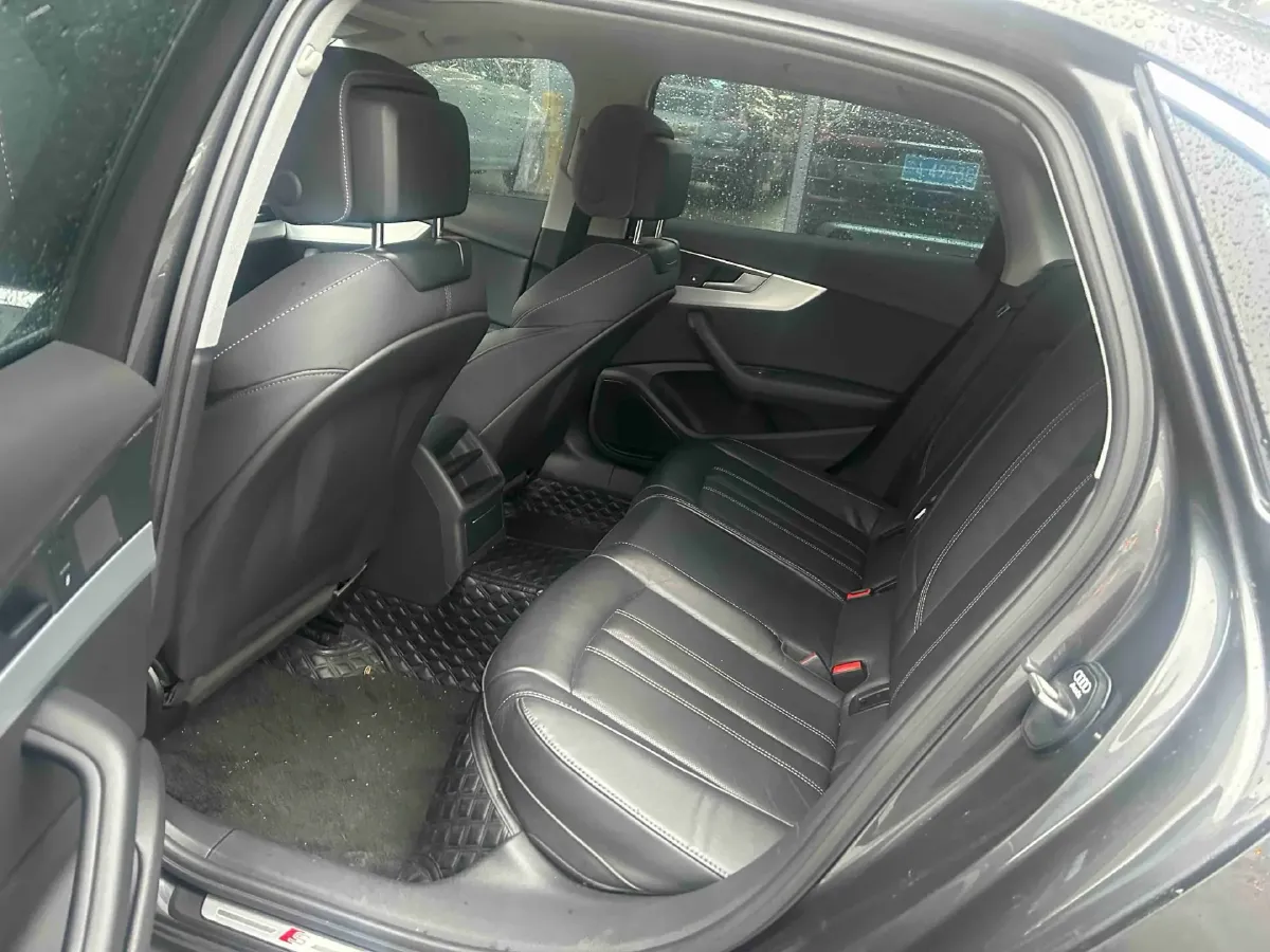 2023 Audi A4L 2.0T 190HP L4 7DCT,autocango,china used car exporter,china ev exporter,chinese used car exporter,chinese used ev exporter